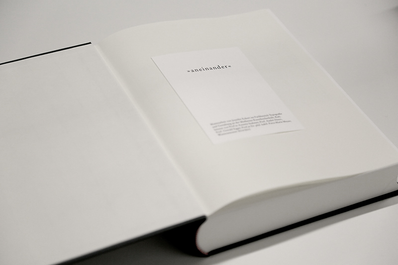 Aneinander – Anwendung eines Fadenprinzips auf den Leerraum zwischen Buchstaben (10)