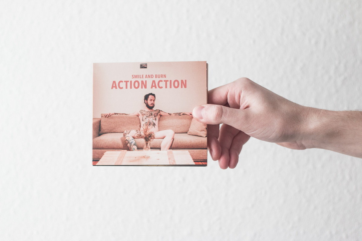 Smile and Burn – Action Action ()