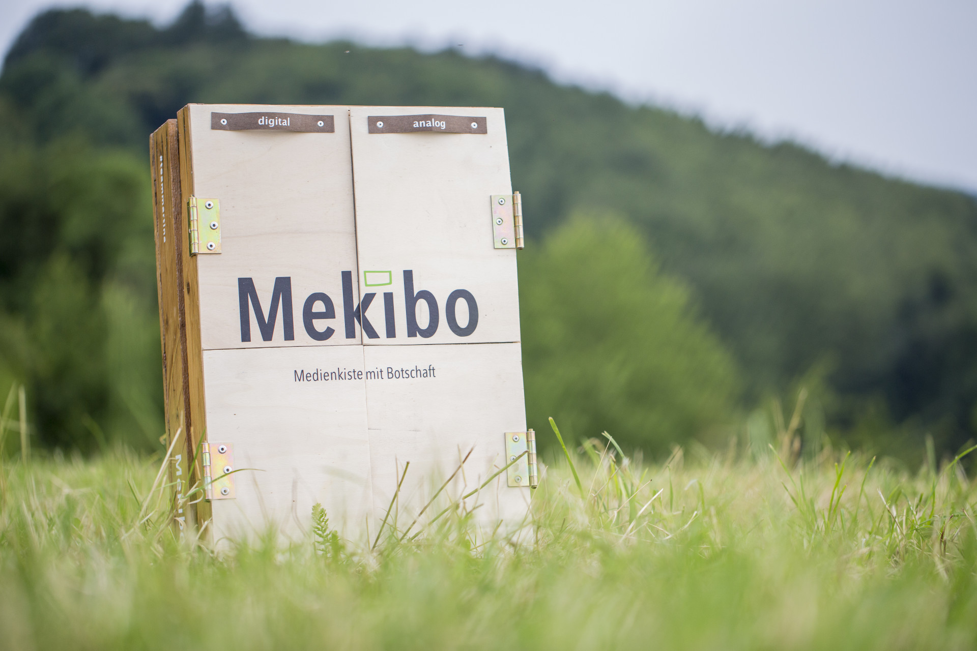 Mekibo – Die Medienkiste mit Botschaft ()