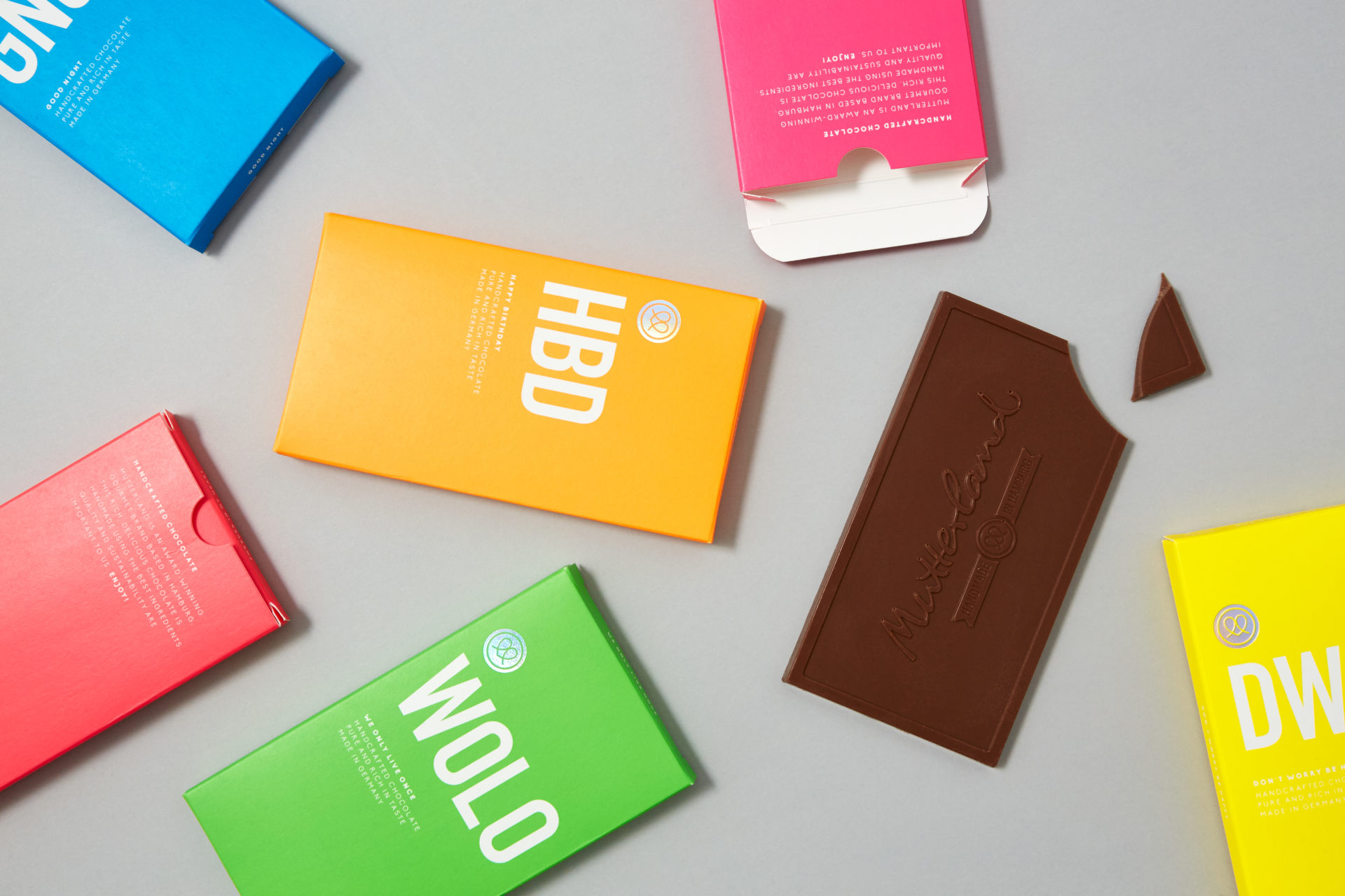 Handgefertigte Vollmilch­schokolade im Neondesign ()