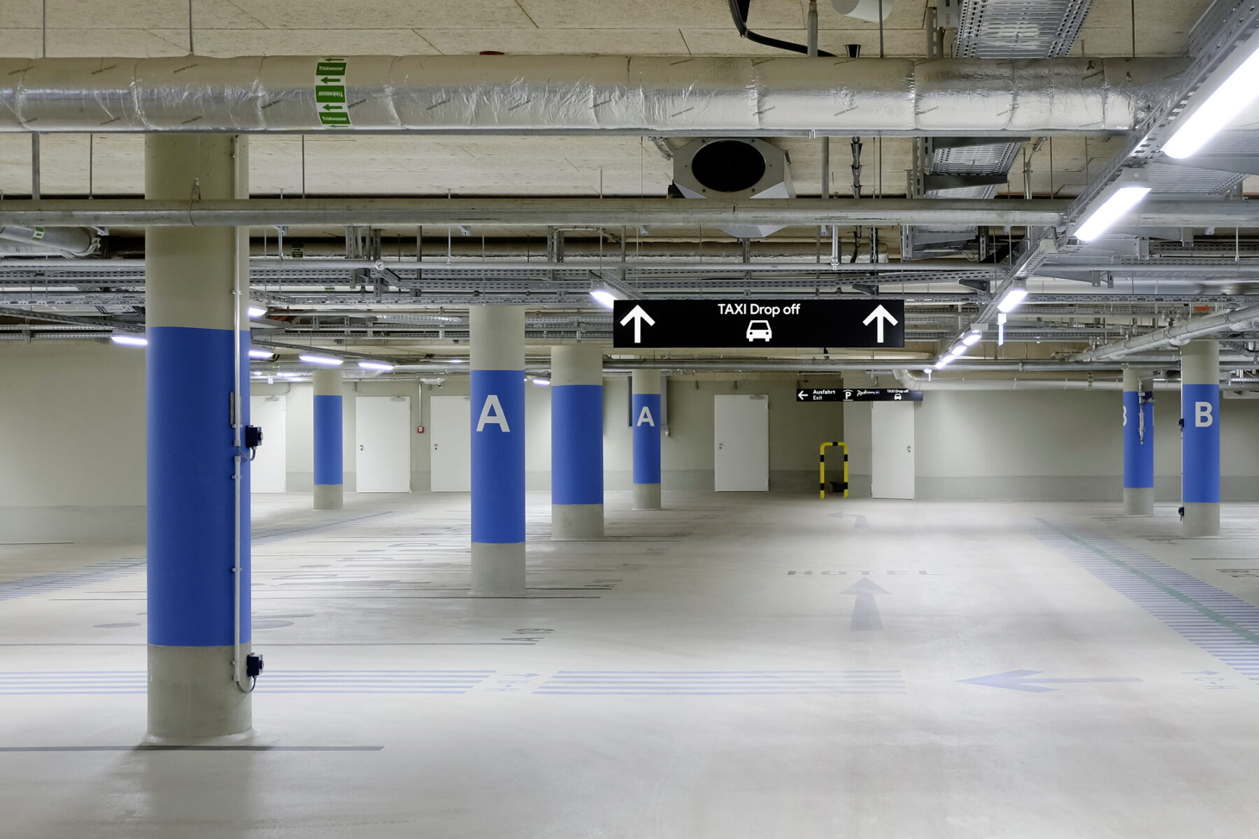 Congress Center Hamburg – Parkhaus Signaletik ()